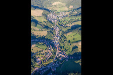 Ortsansicht der Straßen und Häuser der Wohngebiete in Gorxheimertal im Ortsteil Trösel im Bundesland Hessen, Deutschland