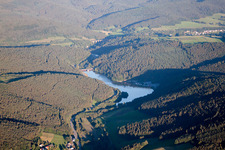 Luftaufnahme von Marbachstausee im Ortsteil Hetzbach in Oberzent im Bundesland Hessen, Deutschland