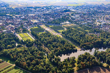Schwetzinger Schlossgarten in Schwetzingen im Bundesland Baden-Württemberg, Deutschland aus der Luft