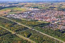 Luftaufnahme von Stadtansicht von Nordosten in Ketsch im Bundesland Baden-Württemberg, Deutschland