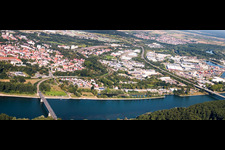 Rheinbrücken und alter Hafen in Germersheim im Bundesland Rheinland-Pfalz, Deutschland