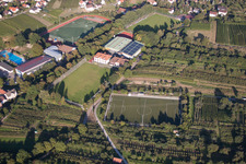 Ensemble der Sportplatzanlagen der Südbadischen Sportschule im Ortsteil Steinbach in Baden-Baden im Bundesland Baden-Württemberg, Deutschland von oben