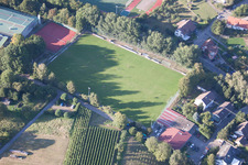 Ensemble der Sportplatzanlagen der Südbadischen Sportschule im Ortsteil Steinbach in Baden-Baden im Bundesland Baden-Württemberg, Deutschland aus der Luft