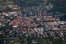 Luftbild von Altstadt von Süden in Ettlingen im Bundesland Baden-Württemberg, Deutschland