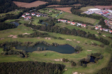 Soufflenheim, Golfclub Baden-Baden Soufflenheim im Bundesland Bas-Rhin, Frankreich aus der Drohnenperspektive