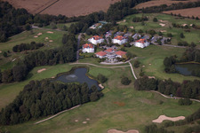 Schrägluftbild von Soufflenheim, Golfclub Baden-Baden Soufflenheim im Bundesland Bas-Rhin, Frankreich