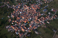 Drohnenaufname von Engwiller im Bundesland Bas-Rhin, Frankreich