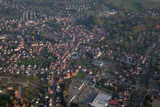 Drohnenbild von Reichshoffen im Bundesland Bas-Rhin, Frankreich