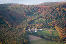 Lampertsloch im Bundesland Bas-Rhin, Frankreich von einer Drohne aus