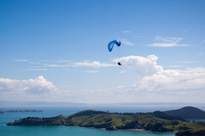 Schrägluftbild von Ortsteil Wyuna Bay in Coromandel im Bundesland Waikato, Neuseeland