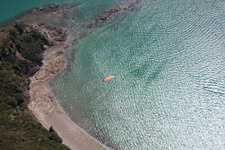Ortsteil Wyuna Bay in Coromandel im Bundesland Waikato, Neuseeland von einer Drohne aus