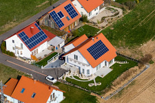 Am Narrenberg in Hergersweiler im Bundesland Rheinland-Pfalz, Deutschland aus der Drohnenperspektive