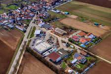 Gewerbegebiet Karlshöhlchen mit Autohaus Heinz Memmer in Freckenfeld im Bundesland Rheinland-Pfalz, Deutschland von oben