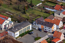 Luftbild von Grundschul-Turnhalle in der Raiffeisenstr in Minfeld im Bundesland Rheinland-Pfalz, Deutschland