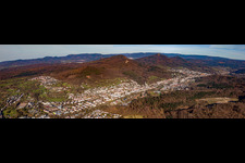 Panorama vom Ortsbereich und der Umgebung in Baden-Baden im Ortsteil Oosscheuern im Bundesland Baden-Württemberg, Deutschland