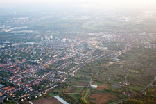Ortsteil Durlach in Karlsruhe im Bundesland Baden-Württemberg, Deutschland vom Flugzeug aus
