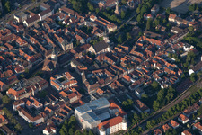 Luftaufnahme von Altstadt von Südwesten in Ettlingen im Bundesland Baden-Württemberg, Deutschland