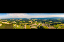 Panorama des Hinterland des Bodensee in Winterspüren in Stockach im Bundesland Baden-Württemberg, Deutschland