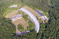 Luftaufnahme von Verwaltungsgebäude der staatlichen Behörde Zweckverband Bodensee-Wasserversorgung in Überlingen im Ortsteil Nesselwangen im Bundesland Baden-Württemberg, Deutschland