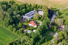 Schulgebäude der Camphill Schulgemeinschaft Bruckfelden im Ortsteil Bruckfelden in Frickingen im Bundesland Baden-Württemberg, Deutschland