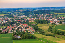 Stadtansicht von Westen mit Kirche St. Martin in Meßkirch im Bundesland Baden-Württemberg, Deutschland