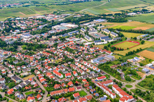 Schillerstraße mit Berufsbildende Schule Südliche Weinstraße in Bad Bergzabern im Bundesland Rheinland-Pfalz, Deutschland