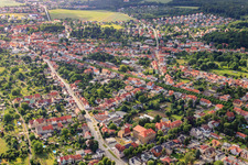 B185 und Allee in Ballenstedt im Bundesland Sachsen-Anhalt, Deutschland