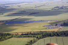 Flugplatz von Süden im Ortsteil Asmusstedt in Ballenstedt im Bundesland Sachsen-Anhalt, Deutschland