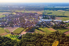 Ortasnsicht von Osten mit RMA Rheinau GmbH & Co. KG im Ortsteil Rheinbischofsheim im Bundesland Baden-Württemberg, Deutschland