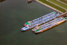 Luftbild von Tankeranlegestelle im Ölhafen am Rhein im Ortsteil Knielingen in Karlsruhe im Bundesland Baden-Württemberg, Deutschland