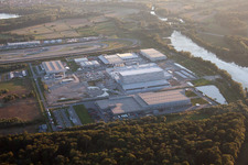 Industriegebiet Oberwald von Norden in Wörth am Rhein im Bundesland Rheinland-Pfalz, Deutschland