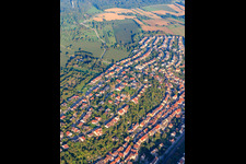 Kraichgaustraße von Westen in Ispringen im Bundesland Baden-Württemberg, Deutschland