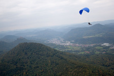 Drohnenaufname von Annweiler am Trifels im Bundesland Rheinland-Pfalz, Deutschland