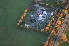 Luftaufnahme von Kläranlage in Offenbach an der Queich im Bundesland Rheinland-Pfalz, Deutschland