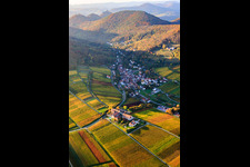 Hotel Leinsweiler Hof im Bundesland Rheinland-Pfalz, Deutschland aus der Luft