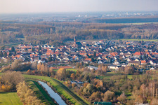 Ortschaft am Saalbachkanal im Ortsteil Rußheim in Dettenheim im Bundesland Baden-Württemberg, Deutschland