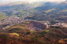 Steinbruch Albersweiler der Basalt-Actien-Gesellschaft von Norden im Bundesland Rheinland-Pfalz, Deutschland