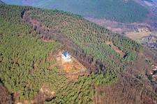 Drohnenbild von St.-Anna-Kapelle auf dem Annaberg in Burrweiler im Bundesland Rheinland-Pfalz, Deutschland