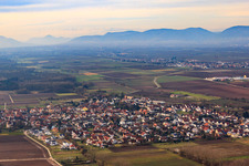 Dorfansicht im Winter von Osten in Zeiskam im Bundesland Rheinland-Pfalz, Deutschland