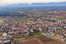 Am Pfarrgarten mit St. Bartholomäus in Zeiskam im Bundesland Rheinland-Pfalz, Deutschland