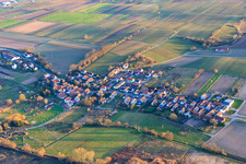 Dorfansicht aus Nordwesten im Winter in Hergersweiler im Bundesland Rheinland-Pfalz, Deutschland