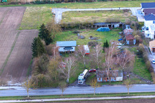 Spediteur an der B427 in Minfeld im Bundesland Rheinland-Pfalz, Deutschland