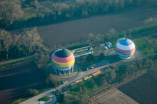 Luftbild von Französisch Deutsch bemalte Gasspeicher in Rastatt im Bundesland Baden-Württemberg, Deutschland