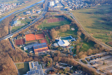 Veranstaltungshalle und Sportplätze beim Cuppamare des SV 08 Kuppenheim und des Tennisclub Kuppenheim im Bundesland Baden-Württemberg, Deutschland