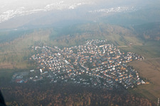 Ortsteil Spessart in Ettlingen im Bundesland Baden-Württemberg, Deutschland aus der Drohnenperspektive