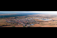 Panorama - Perspektive Ortsansicht der Straßen und Häuser der Wohngebiete in Offenbach an der Queich im Bundesland Rheinland-Pfalz, Deutschland