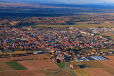 Stadtansicht aus Süden im Winter in Offenbach an der Queich im Bundesland Rheinland-Pfalz, Deutschland