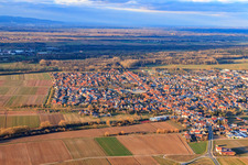 Schrägluftbild von Stadtansicht aus Süden im Winter in Offenbach an der Queich im Bundesland Rheinland-Pfalz, Deutschland