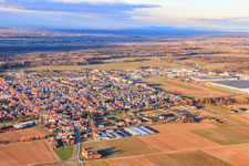 Stadtansicht aus Süden im Winter in Offenbach an der Queich im Bundesland Rheinland-Pfalz, Deutschland aus der Luft
