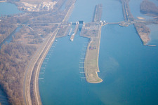 Gambsheim, Schleuse im Bundesland Bas-Rhin, Frankreich aus der Luft betrachtet